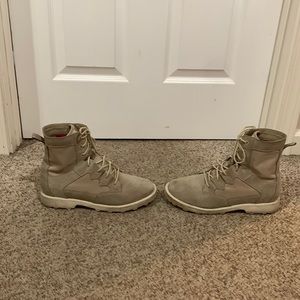 Sorel beige lace up combat waterproof boots size 9